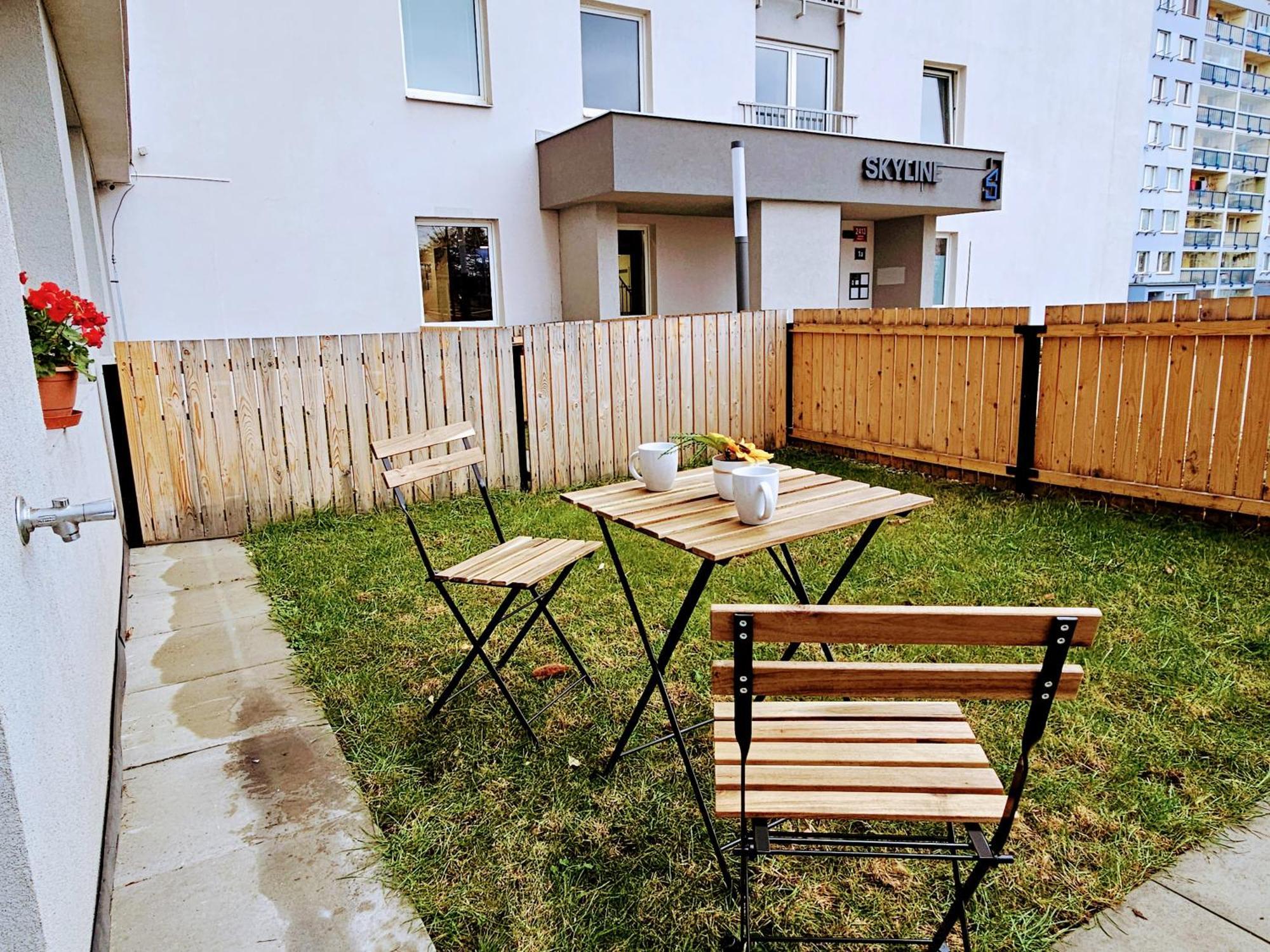 Terrace-View Prague Apartments For Business & Leisure, Free Parking & Gym, Near Metro & Aqua Sport Centre, Prague
